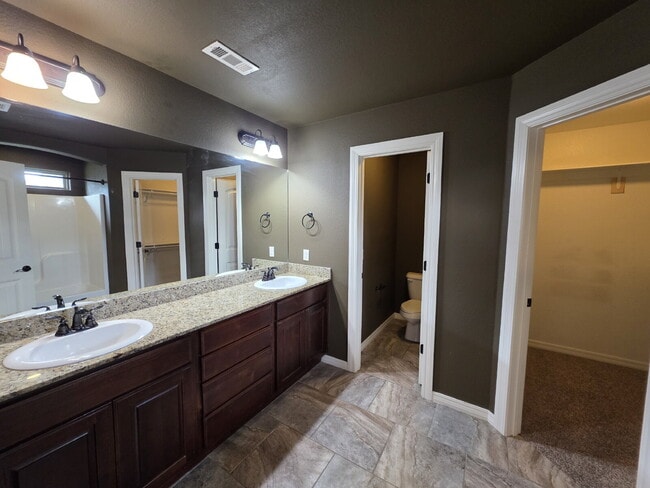 Building Photo - 3072 N Autumn Rose Ave