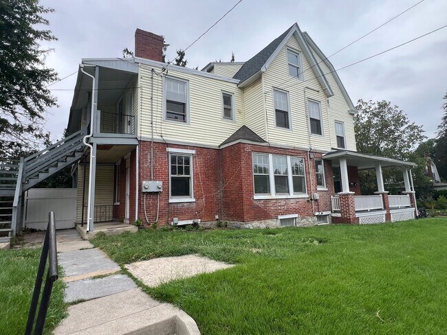 Building Photo - 1434 1st Ave