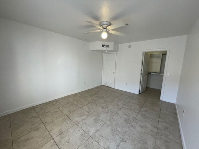 Building Photo - 1 Bedroom 1 Bath (Gilbert Rd and Guadalupe) -**$500 off First Month**