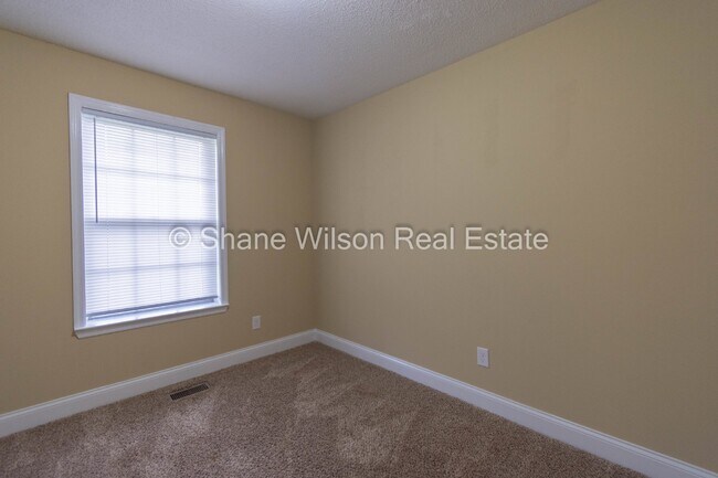 Building Photo - Large 4 BR / 2.5 BA homefor lease in Rossv...