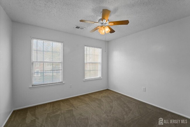 Building Photo - 194 Darwin Ln