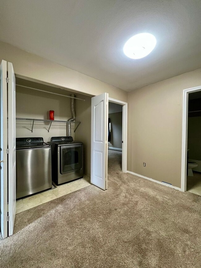Building Photo - Spacious 3BR/2.5BA Fairbanks Home – Garage...