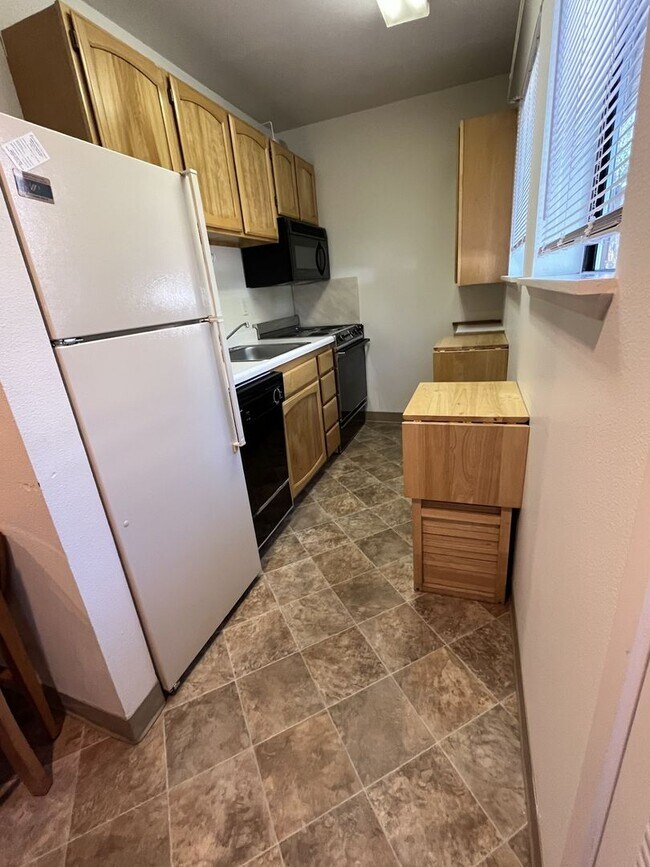 Building Photo - Available Now! | Powder Village | Sunriver