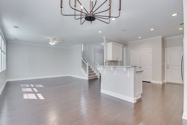 Building Photo - 983 Glenhaven Dr