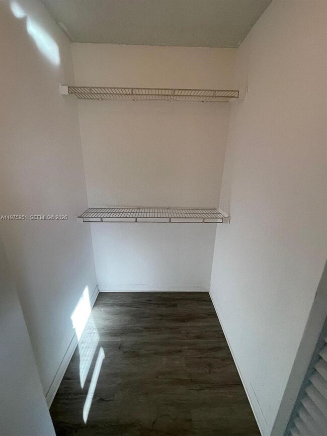 Building Photo - 14208 Glenmoor Dr