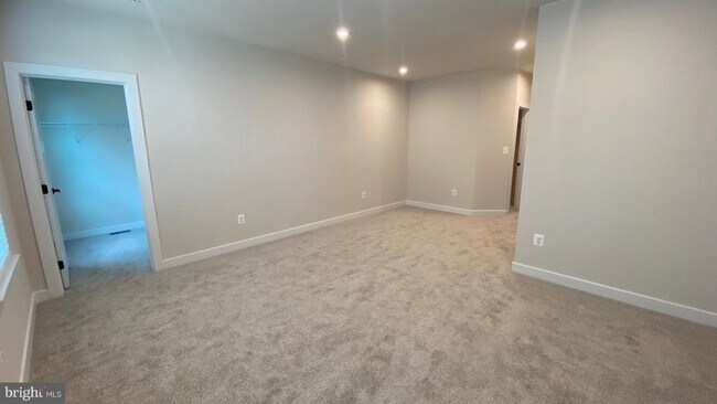 Building Photo - 2550 VERONA Pl
