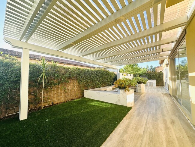 Building Photo - Luxury Estate in Exclusive Gated Community of Orchard Hills