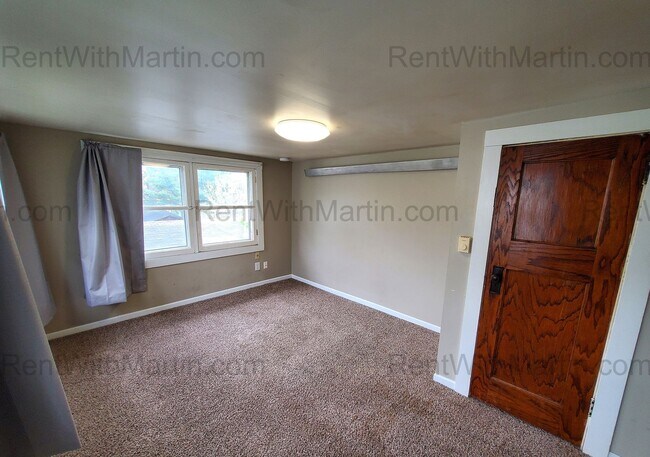 Building Photo - 808-810 W 2nd St