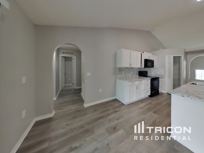 Building Photo - 2232 Nettlebrook St N