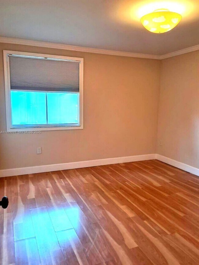 Building Photo - 4635 NW 97th Pl