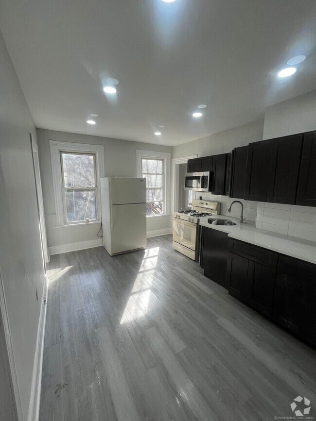 Building Photo - 383 Shelton Ave