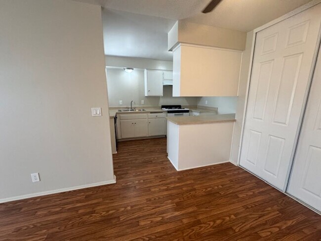Interior Photo - VAL171 (6)