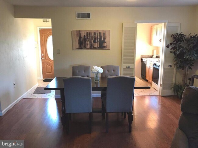 Building Photo - 6554 Pampano Dr