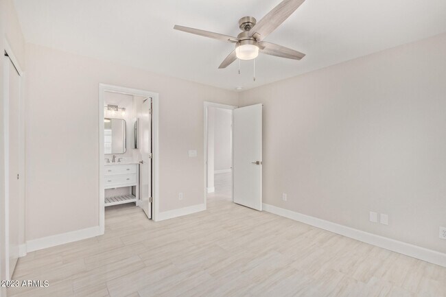 Building Photo - 11211 W Heatherbrae Dr