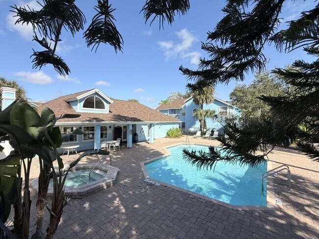 Building Photo - 2723 N Poinciana Blvd