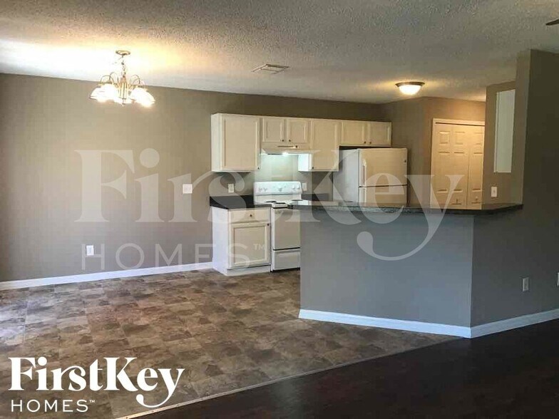 Building Photo - 455 Calhoun St