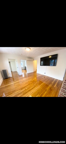 Building Photo - 183 Hillside St