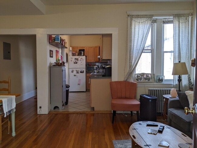 Building Photo - Amazing 3 bed in Coolidge Corner...