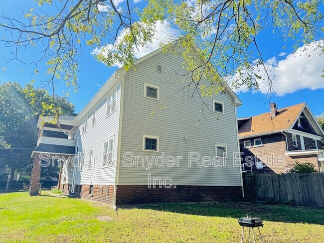 Building Photo - 245-247 Oakdale Ave.