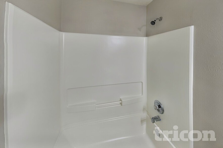 Building Photo - 2336 Blackthorn Dr
