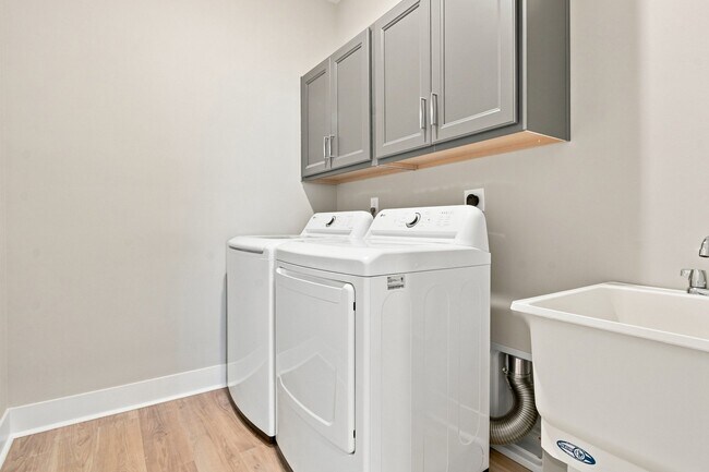 Building Photo - 6411 Coverage Ct