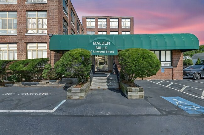 Building Photo - 10 Linwood St