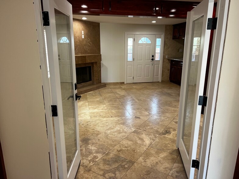 Living/Dining area - 148 Van Nuys Ave
