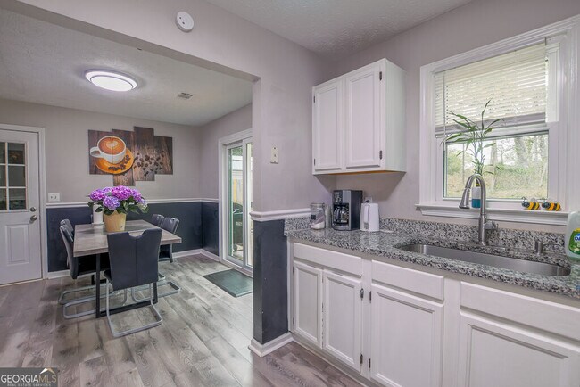 Building Photo - 356 Meadow Trace Dr