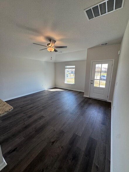 Building Photo - 510 N Pear St