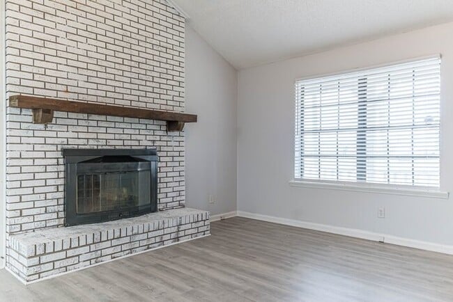 Building Photo - Ranch 3 bedroom 2 bath !