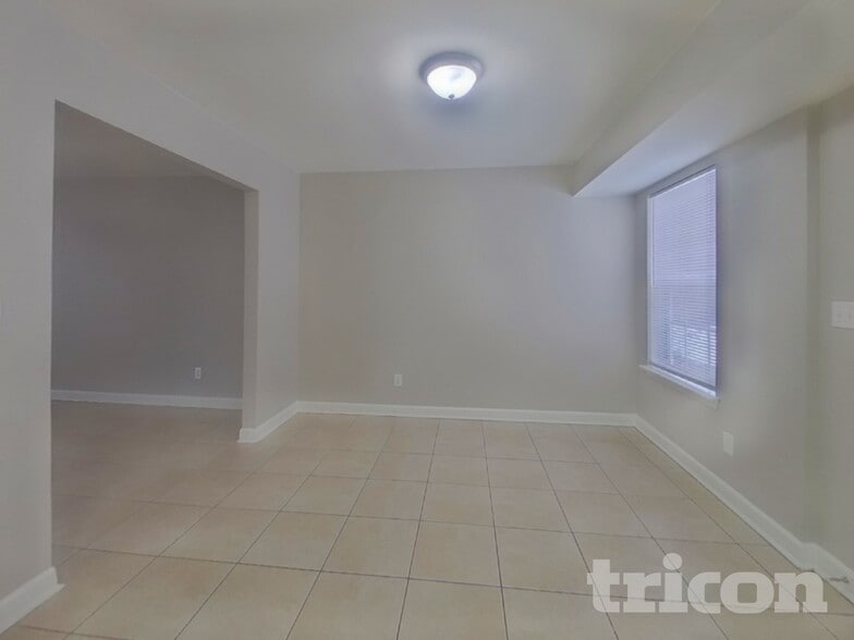 Building Photo - 1711 Southwind Dr