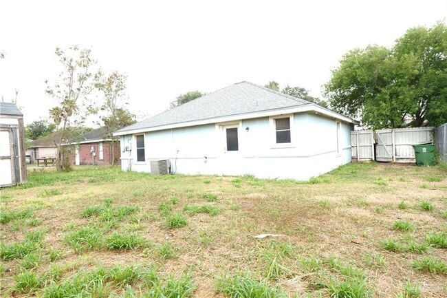 Building Photo - 4014 Aggassi Dr
