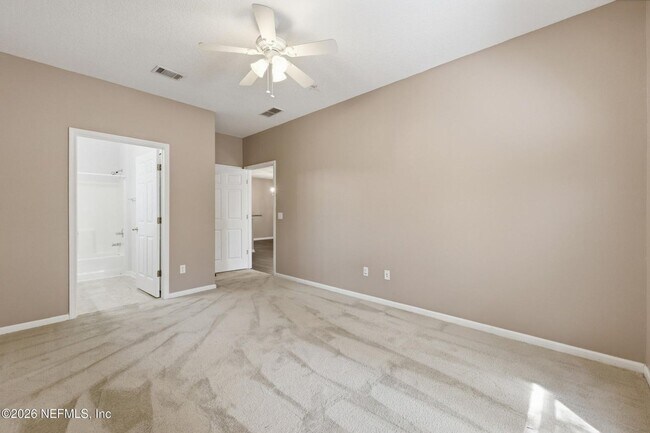 Building Photo - Ground Floor 2 bedroom 2 bathroom Condo in Gated Community with Amenities