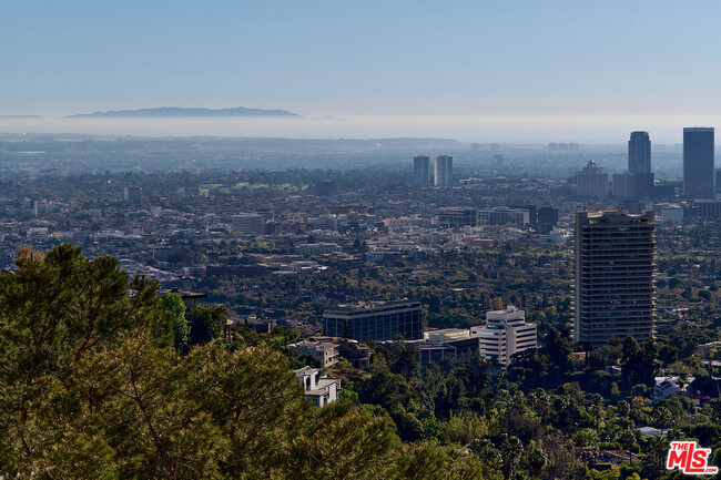 Building Photo - 1690 N Doheny Dr