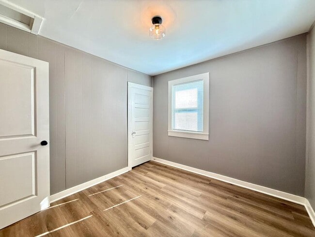 Building Photo - 716 Forest St