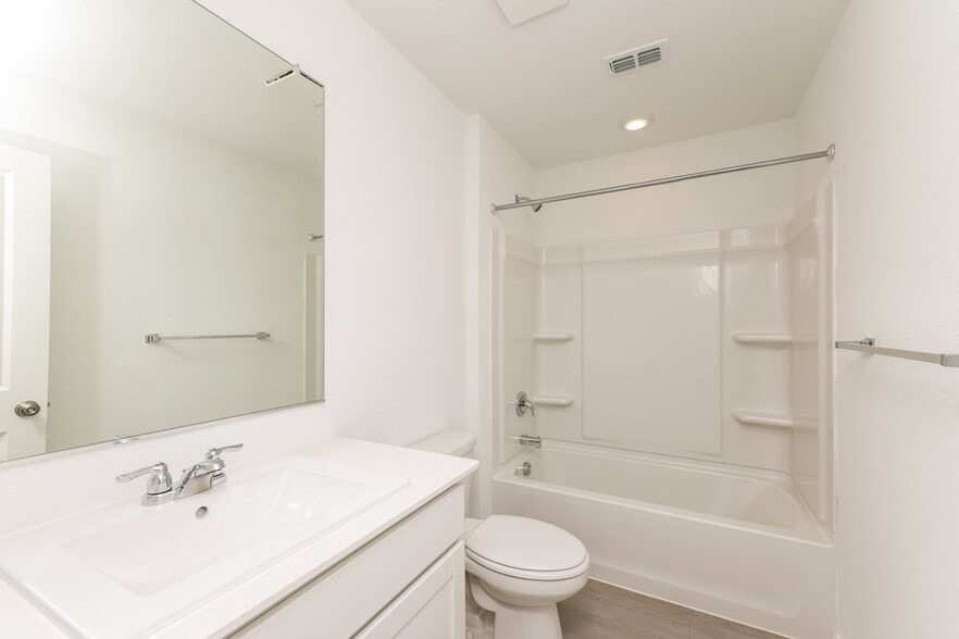 Building Photo - 1255 Maple St