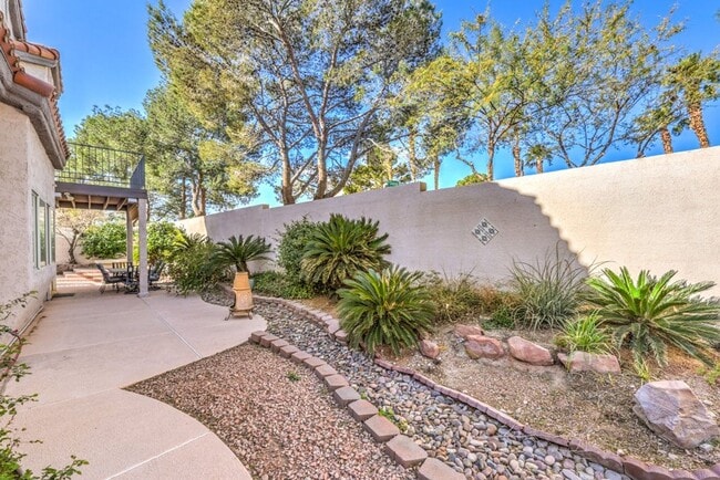 Building Photo - 3 Bed room Pool home in Desert Shores