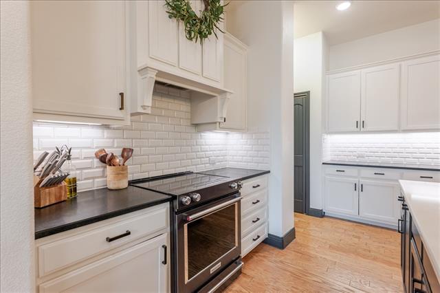 Building Photo - 560 Inwood St