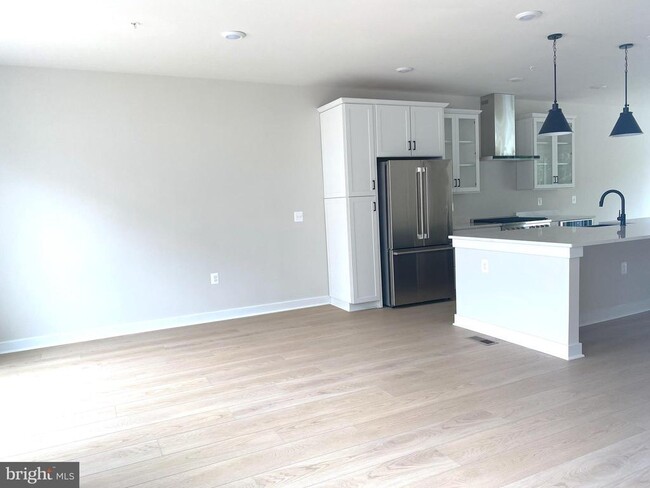 Building Photo - 10590 Red Oak St