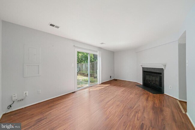 Building Photo - 7767 Hiawatha Ln