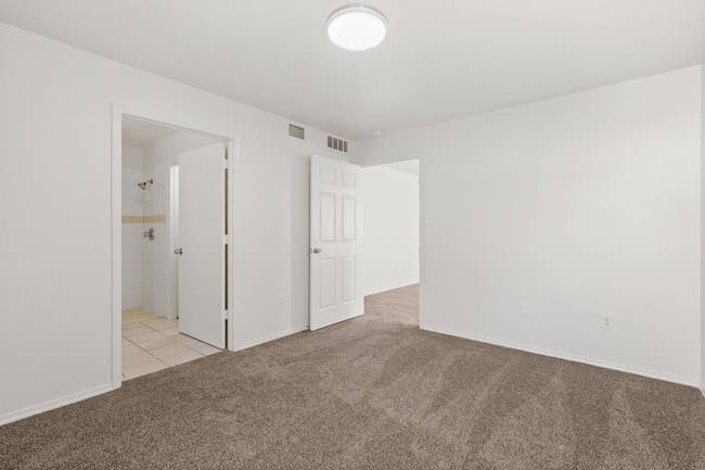 Building Photo - 11040 Vistazo Pl SE