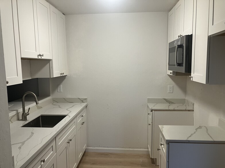 Building Photo - 2467 Colina Ct