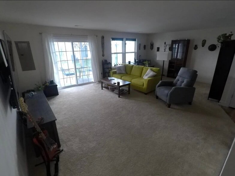 Huge Recreation/Family room 1st (ground floor) - 8828 Englewood Farms Dr