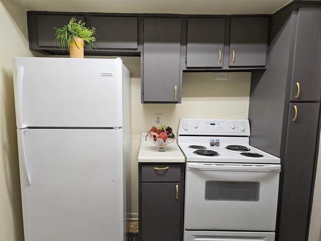 Building Photo - 8433 Hearth Dr