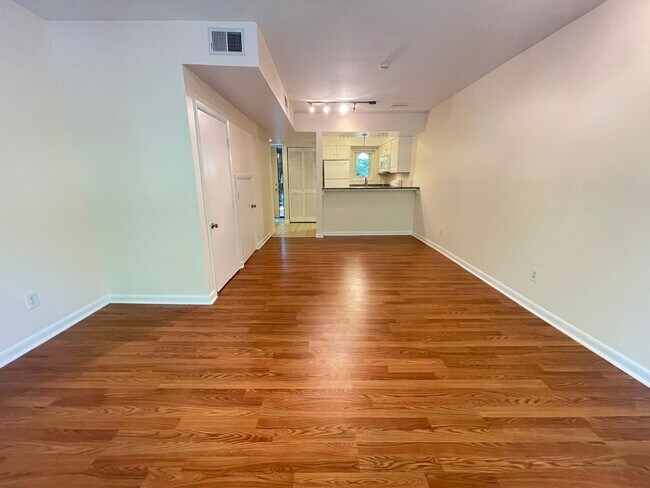 Building Photo - Walk to Campus from Chancellor Square!  Up...