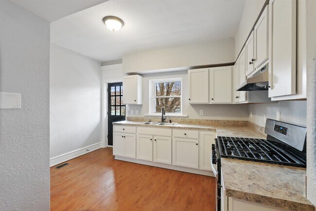 Building Photo - 2626 N 6th St