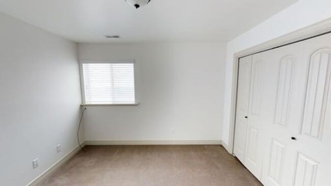 Building Photo - A PERFECT TOWNHOME IN EAGLE MOUNTAIN