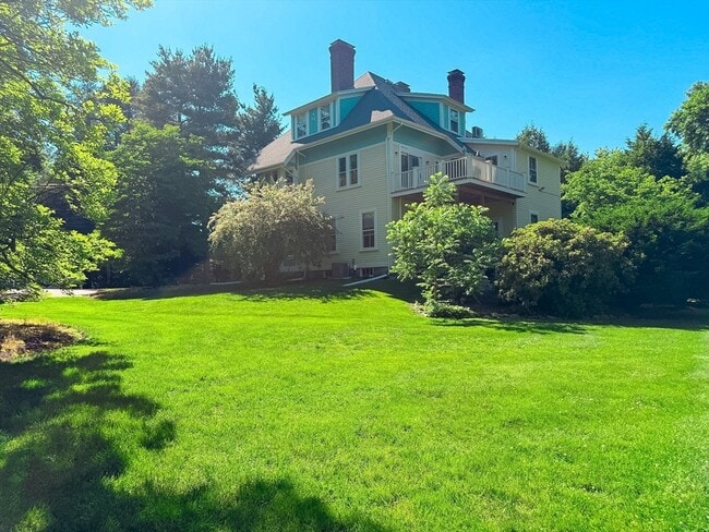 Building Photo - 209 Bacon St