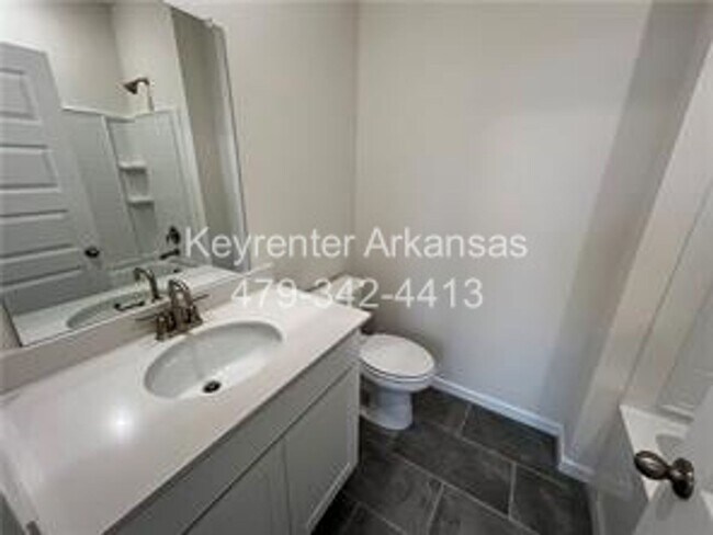 Building Photo - Amazing 3 Bedroom - 3.5 Bathroom in Fayetteville!