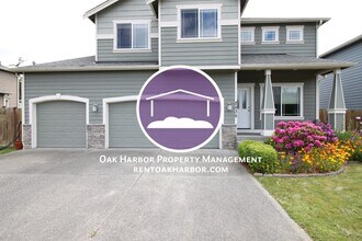 Building Photo - 4 Bed 2.5 Bath - Small Dog - Fully Fenced Yard - NAS Whidbey